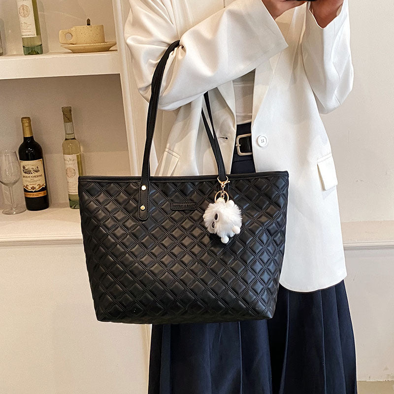 Commuter Shoulder Bag With A Diamond-check Pattern